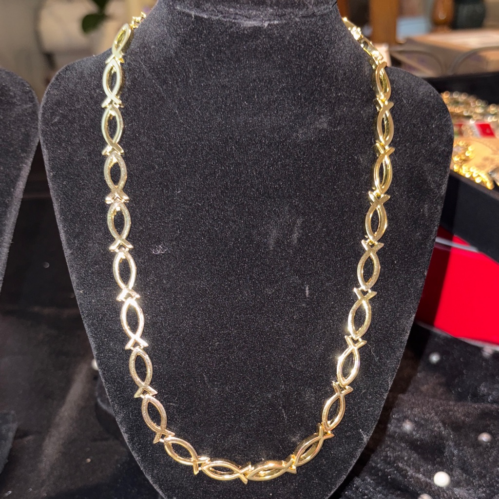 Elegant Gold Necklace 10$